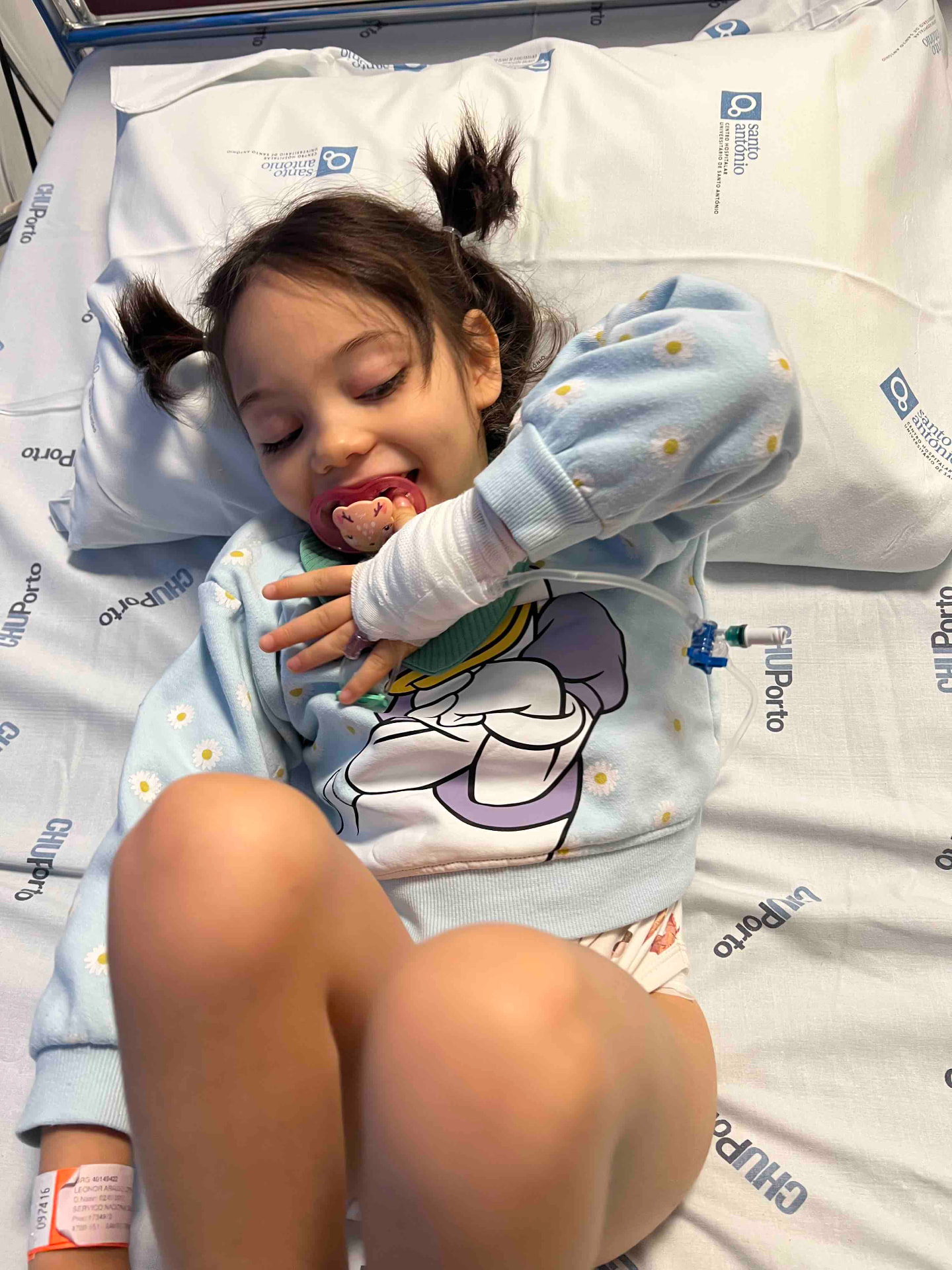 Sarah smiling bravely from her hospital bed